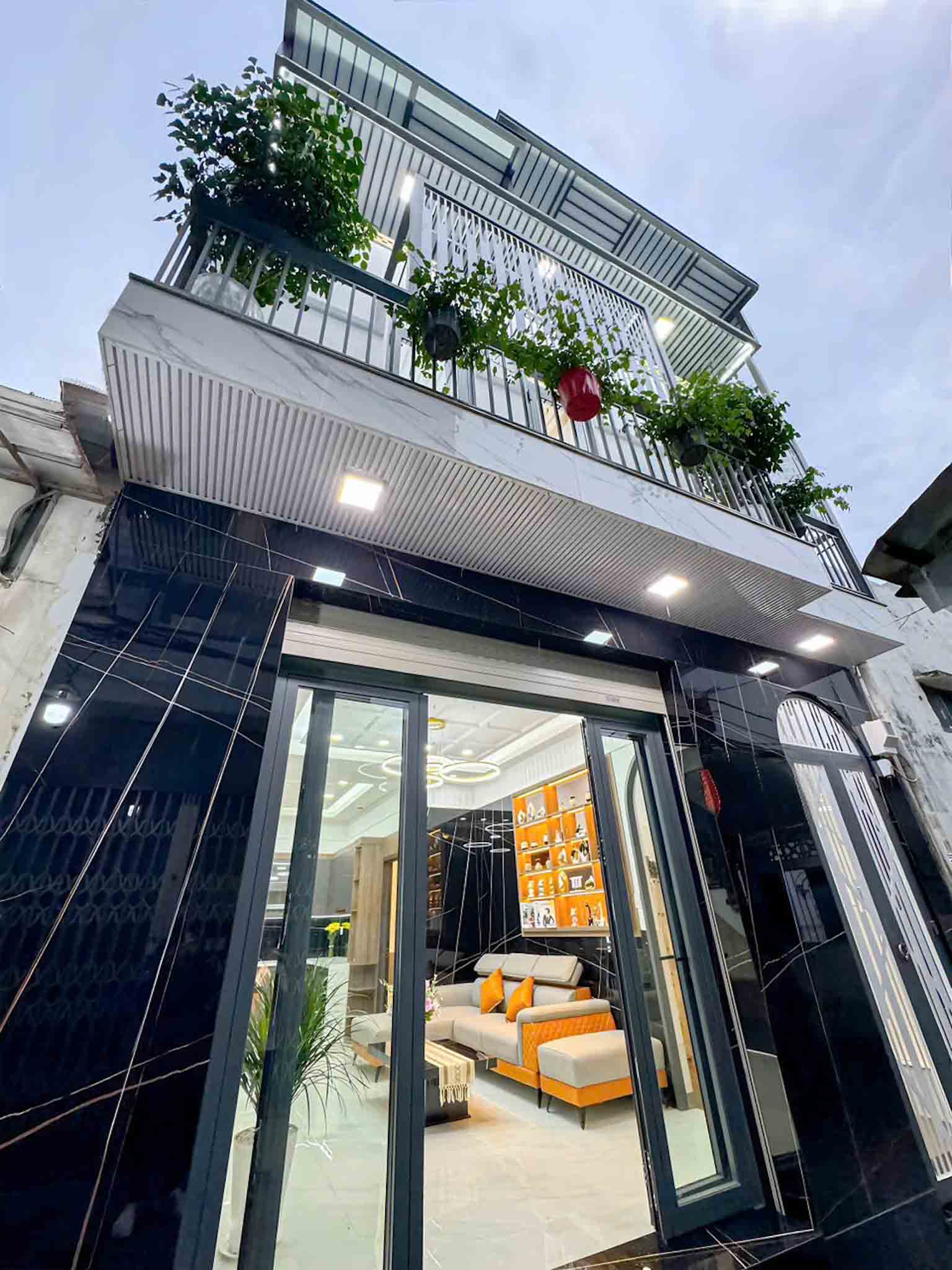 NHÀ ĐẸP NỞ HẬU 645 TRẦN XUÂN SOẠN, P.TÂN HƯNG QUẬN 7