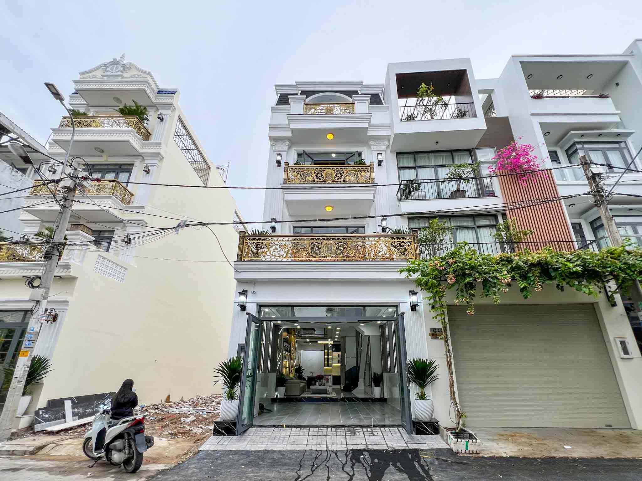 NHÀ MỚI ĐẸP TÂN CỔ ĐIỂN KDC OMELY, NHÀ BÈ